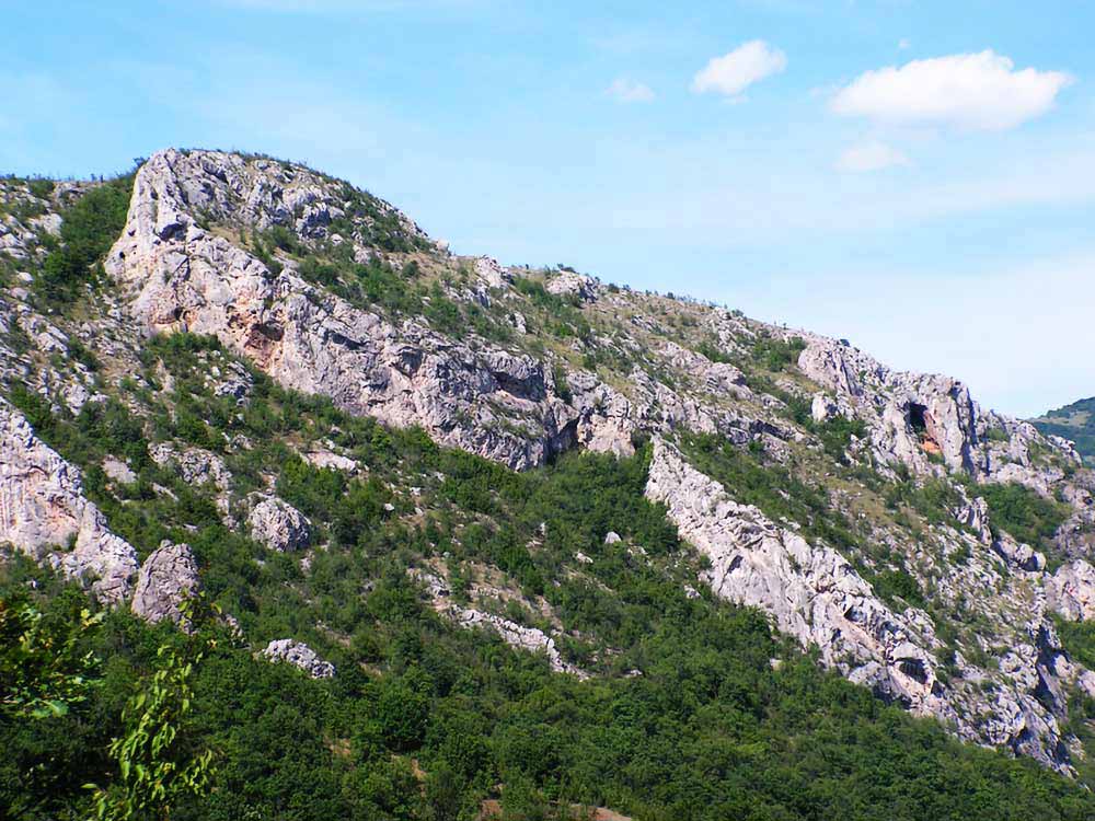 Kraški oblik "Kolo" i pećina Ječava